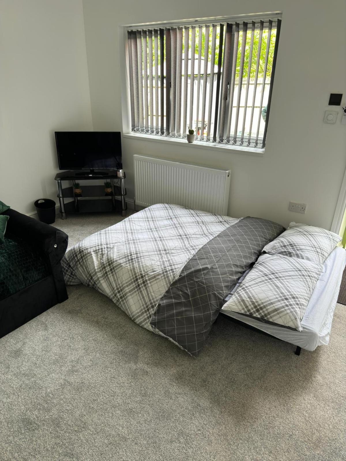 Shm Stays Ensuite Rooms Great For Long Term Stays & Short Stays 15 Min Drive To City Centre & Airport 5 Min Walk To Shops And Train Station 10 Mins To High Street Birmingham Exteriör bild